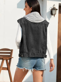Jeansweste im Used-Look in leichter Ausführung mit Knopfverschluss und lockerer Passform