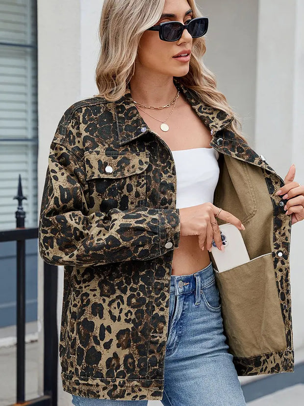 Jeansjacke im Used-Look mit Knopfverschluss und lockerer Passform