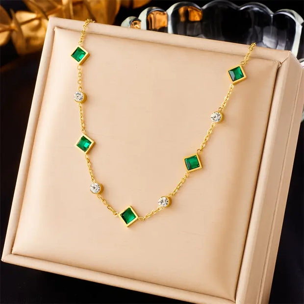 Goldene Halskette Mit Grünen Kristalle Und Kubische Zirkonien Für Den Alltag Von Evelina
