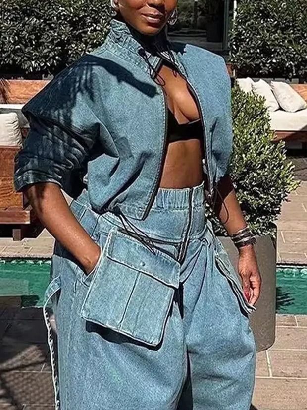 Jeansjacke im kurzen Schnitt mit Taschen und lockerer Passform