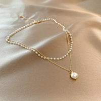 Elegante Zweireihige Perlenkette Für Damen Amelie Mit Zentralperle Und Goldfinish Klassisch