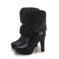 Kurze Damenstiefel mit strukturierten Absätzen - Yevrina
