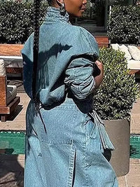 Jeansjacke im kurzen Schnitt mit Taschen und lockerer Passform