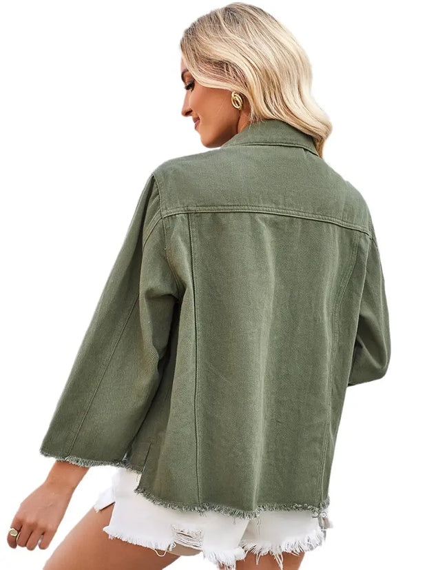 Jeansjacke im Used-Look in leichter Ausführung mit Knopfverschluss und Taschen