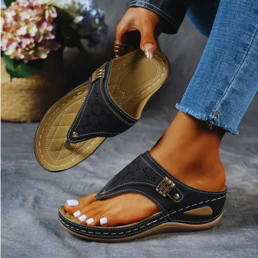 Damen Keilsandalen mit Clip-Toe aus PU-Leder – Celine
