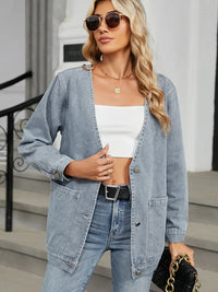 Jeansjacke mit V-Ausschnitt, Knopfverschluss und Taschen