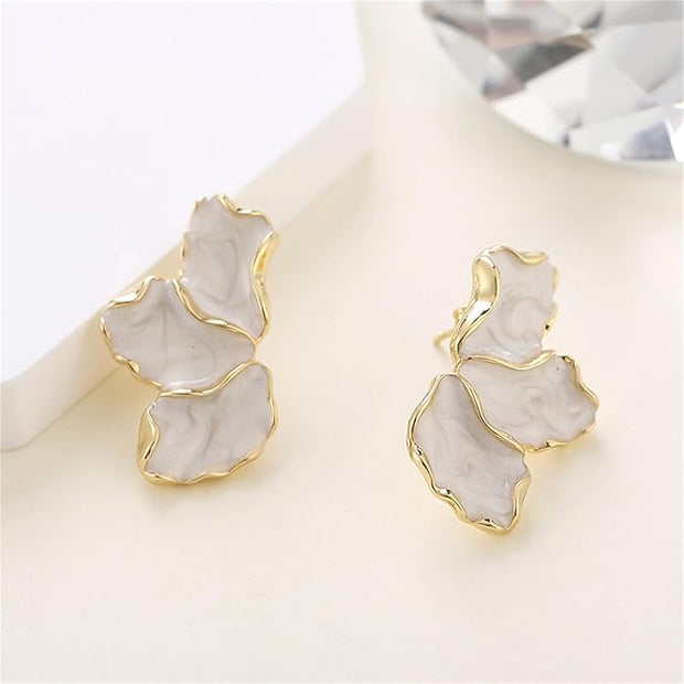 Ätherische Blüten Ohrstecker Rosaline Mit Perlmuttglanz Und Goldkanten Zart Feminin Elegant