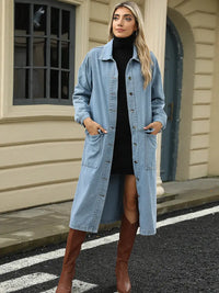 Jeansjacke mit Knopfverschluss und lockerer Passform