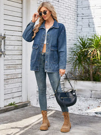 Jeansjacke im Used-Look mit Knopfverschluss und Taschen in Blau