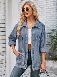 Jeansjacke im Oversize-Schnitt mit Knopfverschluss und langen Ärmeln