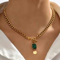 Goldene Halskette Mit Gliederkette Und Faszinierendem Grünem Kristallanhänger Eleganter Schmuck - Althea