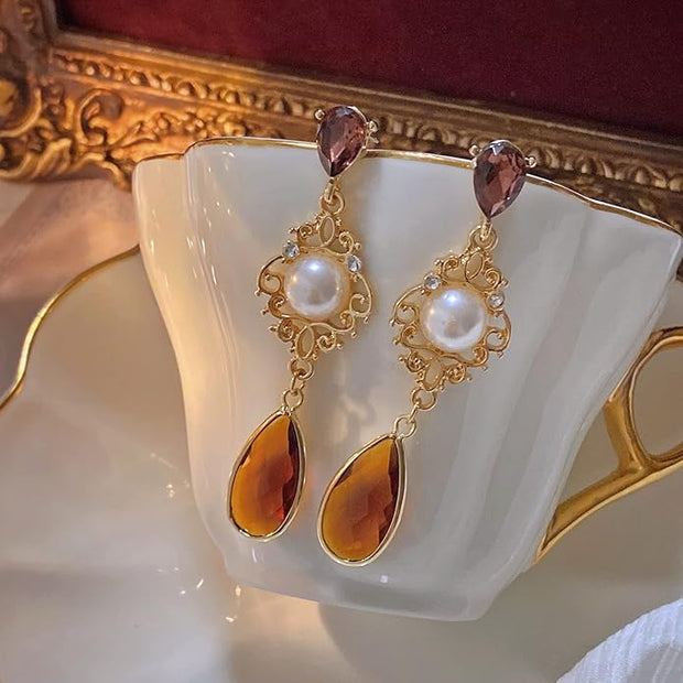 Elegante Kaskaden-Ohrringe Aus Perlen Mit Tropfensteinen Und Goldenen Details – Melina