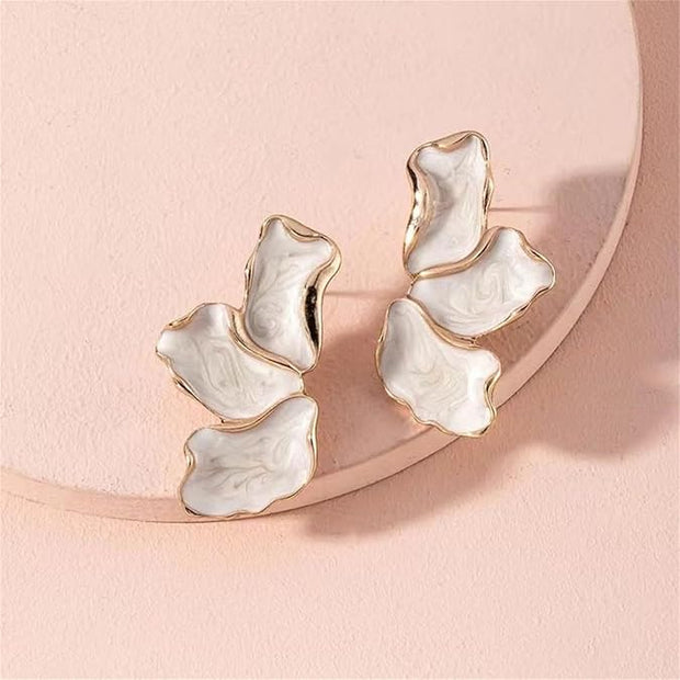 Ätherische Blüten Ohrstecker Rosaline Mit Perlmuttglanz Und Goldkanten Zart Feminin Elegant