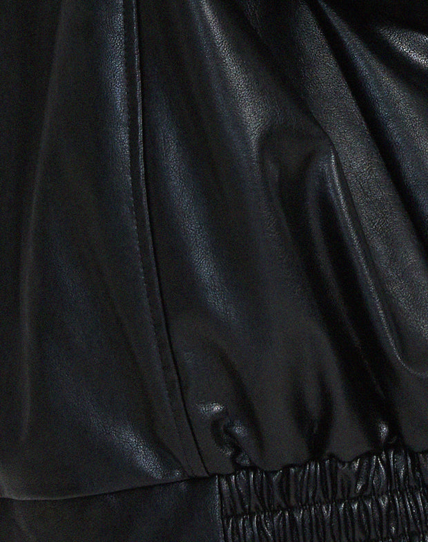 Moderne Lederjacke im Oversize-Schnitt