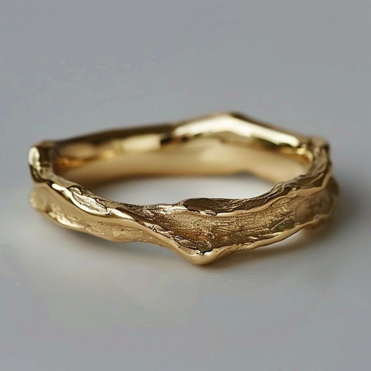 Vintage Geschmiedeter Goldring Mit Organischem Design Natürliche Formen Unregelmäßige Oberflächenstruktur Matt Und Poliert