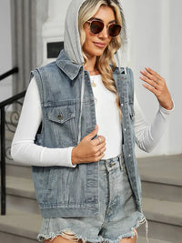 Jeansweste mit Kapuze im Used-Look