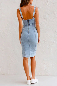 Denim-Rock mit Schlitz und U-Ausschnitt, perfekt für einen lässigen und trendigen Look