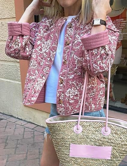 Steppjacke mit figurbetontem Schnitt, Blumenmuster und Knopfverschluss