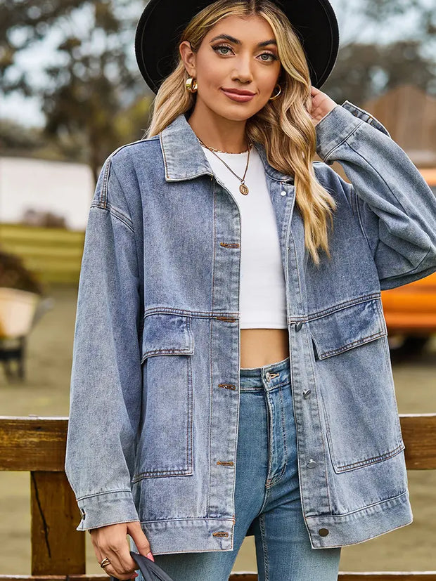 Jeansjacke im Oversize-Schnitt mit Knopfverschluss und Taschen
