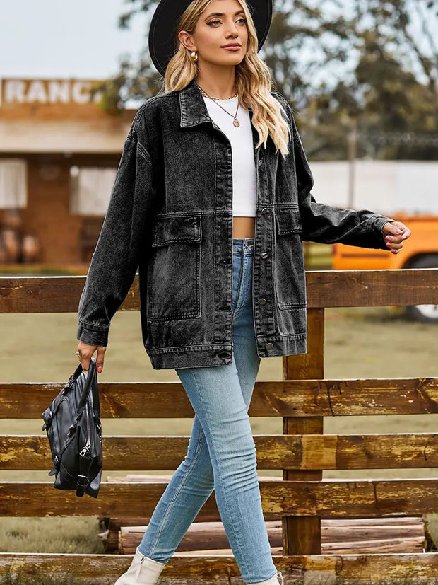 Jeansjacke im Oversize-Schnitt mit Knopfverschluss und Taschen