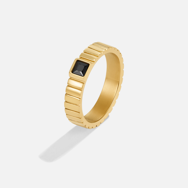 Damenring Aus Gold Paula Mit Architektonischen Linien Und Schwarzem Quadratischem Stein Für Minimalistische Eleganz