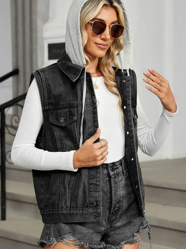 Jeansweste mit Kapuze im Used-Look