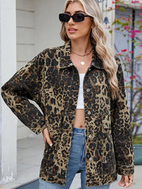 Jeansjacke im Oversize-Schnitt mit Knopfverschluss und Taschen