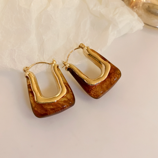 Vintage Bogenohrringe Catherine Marmoriertes Finish Mit Goldenen Akzenten Für Anspruchsvolle Frauen