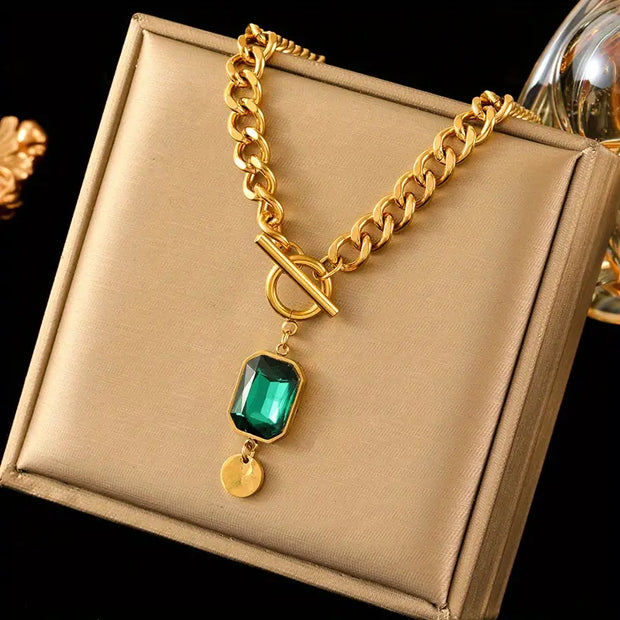 Goldene Halskette Mit Gliederkette Und Faszinierendem Grünem Kristallanhänger Eleganter Schmuck - Althea