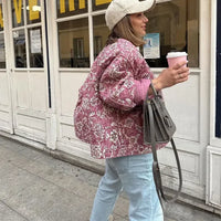 Steppjacke mit figurbetontem Schnitt, Blumenmuster und Knopfverschluss