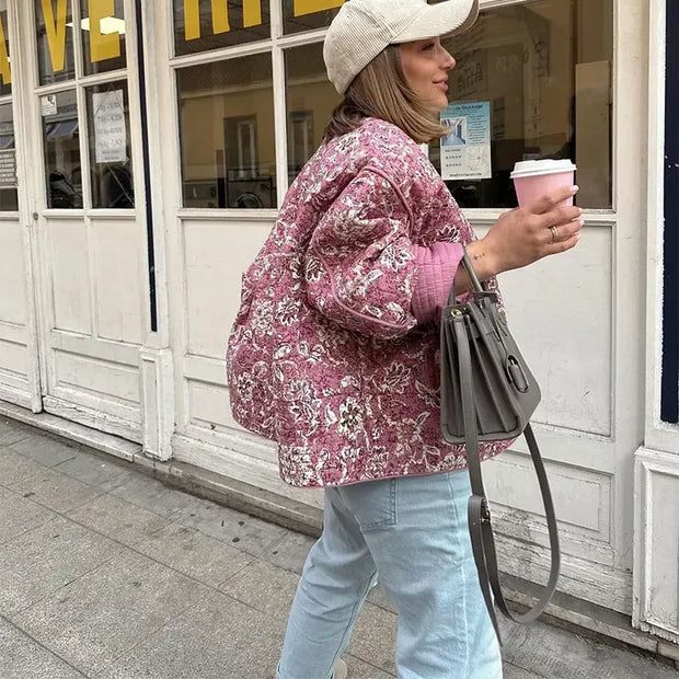 Steppjacke mit figurbetontem Schnitt, Blumenmuster und Knopfverschluss