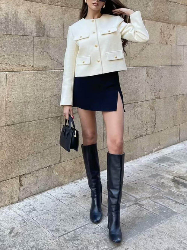 Kurze Anzugjacke mit Zierknöpfen