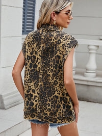 Jeansweste mit Leopardenmuster und Knopfverschluss