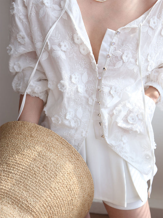 Sophie - Übergroße, halbdurchsichtige, bestickte Bluse mit Blumenmuster