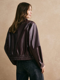 Kurze Lederjacke mit modernem, elegantem Design