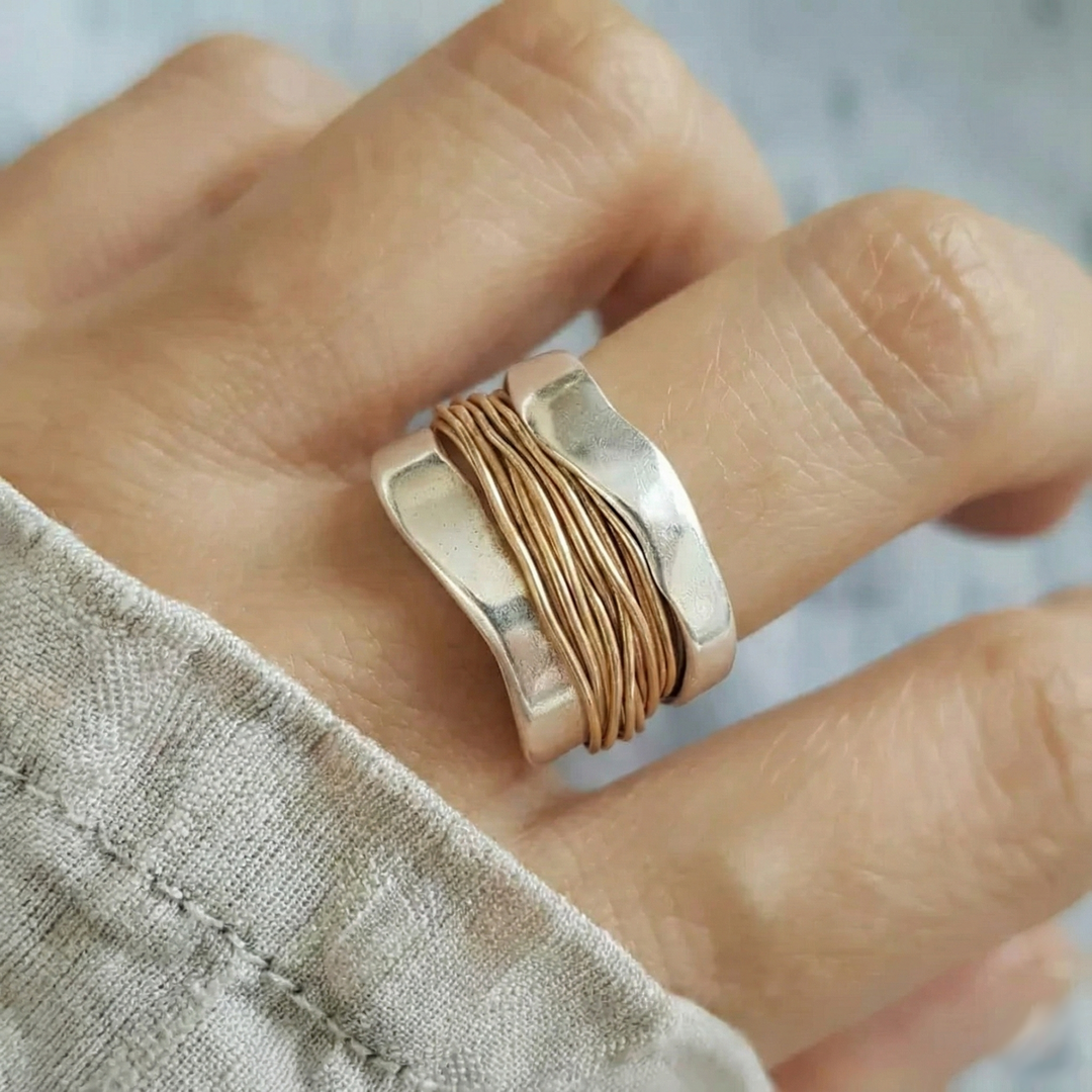 Silberring Mit Goldfäden Handgefertigter Schmuckring Aus Silber Und Goldfäden Mit Modernem Organischem Design