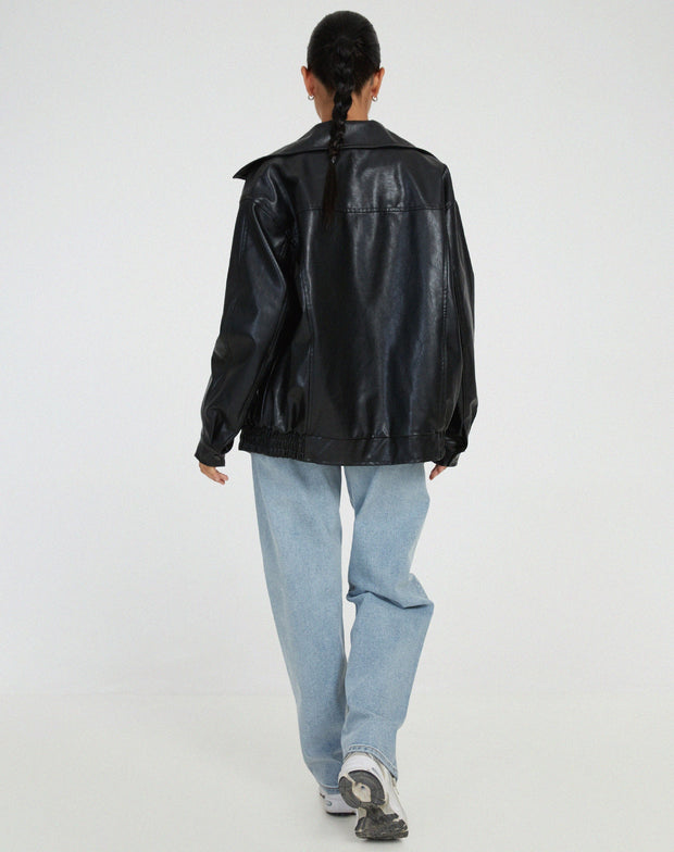 Moderne Lederjacke im Oversize-Schnitt