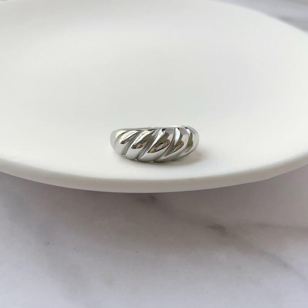 Aud Gedrehte Minimalistische Ringe