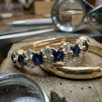Eleganter Vintage Goldring Mit Blaue Kubische Zirkonien Aus Hochwertigem Gelbgold Für Zeitlosen Damen Schmuck