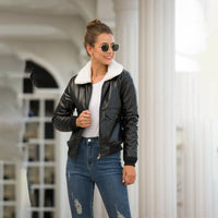 Winterliche Lederjacke mit Fellkragen