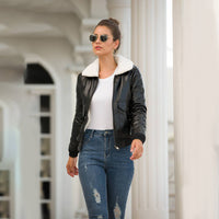 Winterliche Lederjacke mit Fellkragen