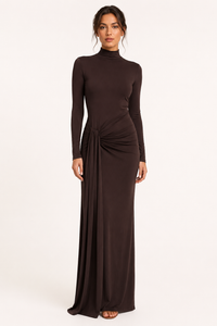 Langes Damenkleid mit hochgeschlossenem, drapiertem Ausschnitt – Monik