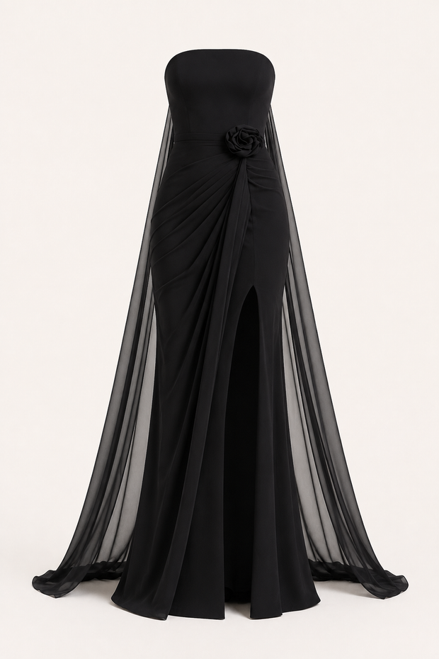 Langes, trägerloses Damenkleid mit Drapierung und Schlitz – Monika