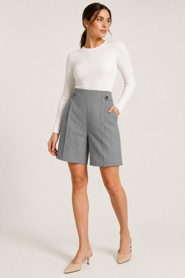 Hochgeschlossene Damen-Shorts mit seitlichen Knöpfen - Maren