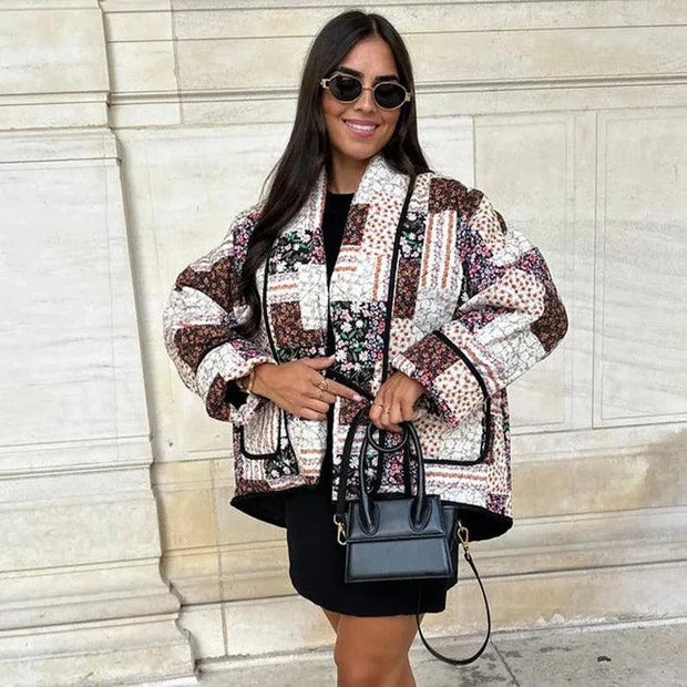 Jacke mit Blumenmuster, Patchwork und Reverskragen