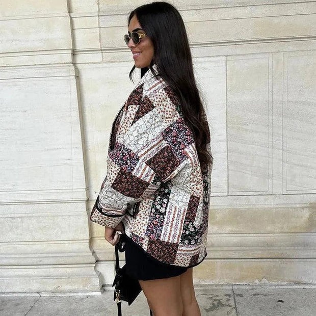 Jacke mit Blumenmuster, Patchwork und Reverskragen