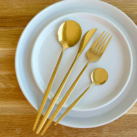 Minimalistisches goldenes Besteckset – 24-teilig