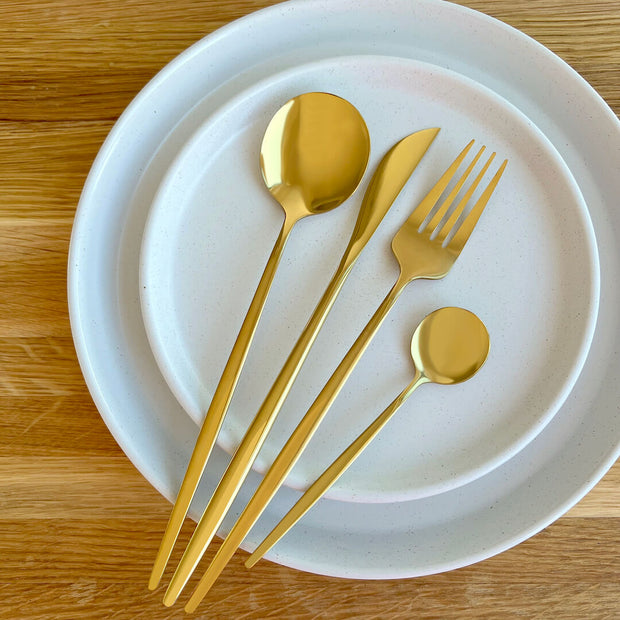 Minimalistisches goldenes Besteckset – 24-teilig