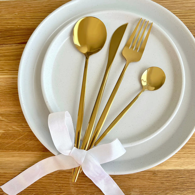 Minimalistisches goldenes Besteckset – 24-teilig