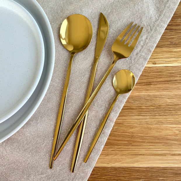 Minimalistisches goldenes Besteckset – 24-teilig